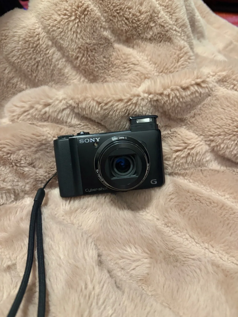 Sony Black Cyber-shot DSC Compact Digital Camera with Accessories